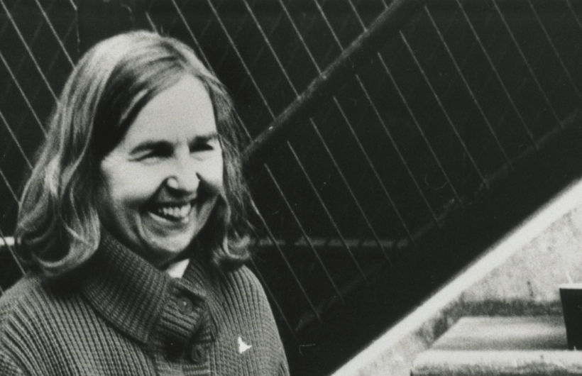 Sarah Kofman à l’Université Paris I – Panthéon-Sorbonne, années 1970. © Collection IMEC, dossier « Photographies de Sarah Kofman », cote 572IMC/33/0.