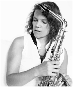 Julia SCHREITL, saxophones, clarinettes, voix